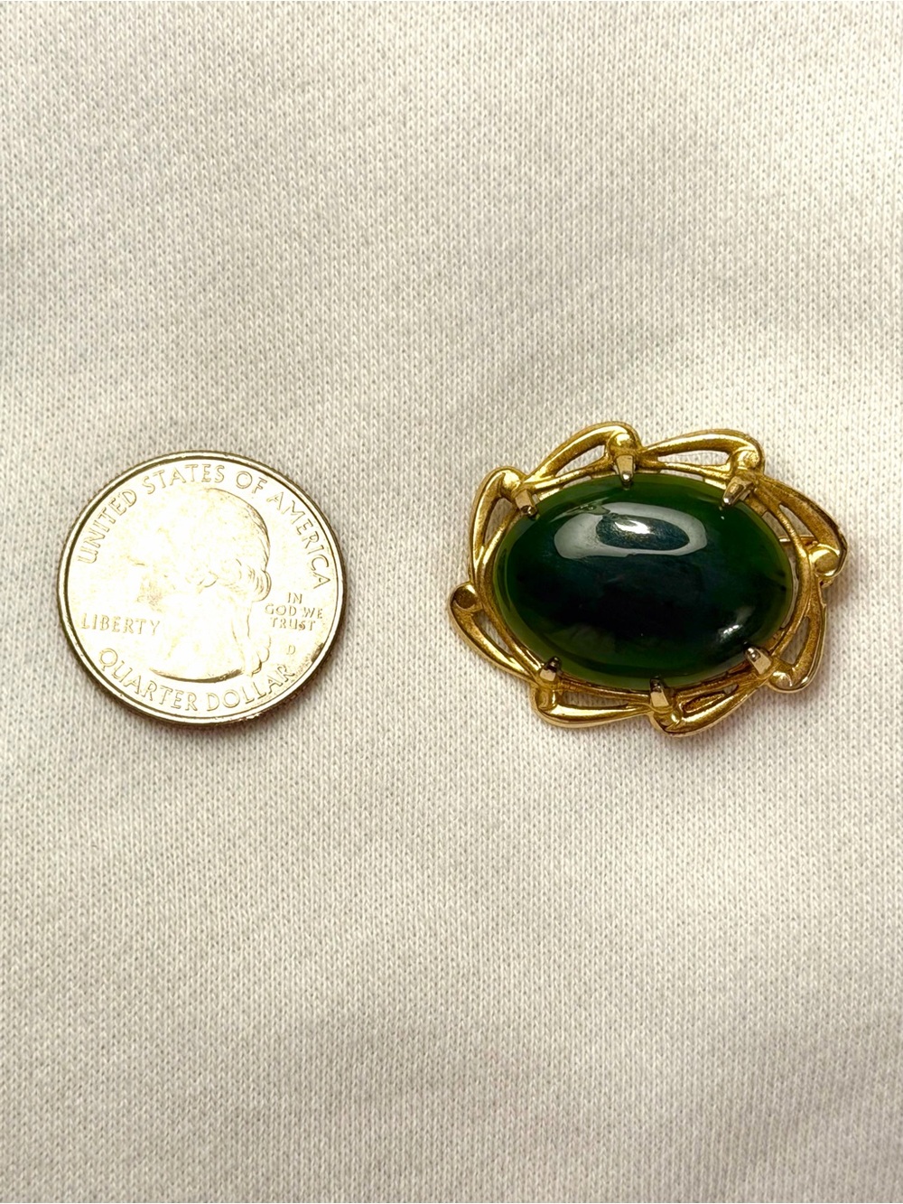 Vintage Jade 12k Gold Filled Brooch signed JJJ - Picture 3 of 4